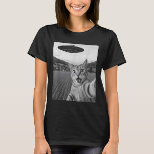 Cat Selfie With Alien Ufo Funny Cat Funny Alien  T-Shirt