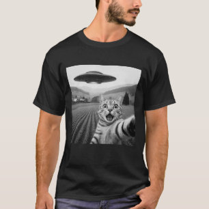 Cat Selfie with Alien UFO Funny Cat Gifts for Men T-Shirt