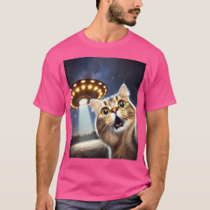 Cat Selfie With Alien Ufo Funny Cat Gifts For Men T-Shirt