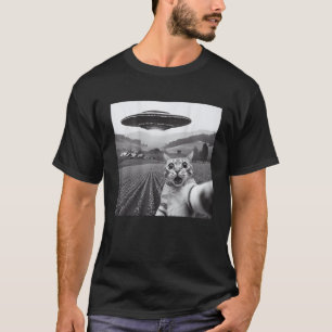 Cat Selfie With Alien UFO Funny Cat Gifts For Men T-Shirt