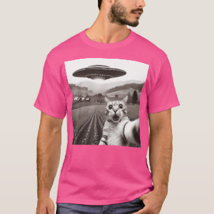Cat Selfie With Alien Ufo Funny Cat Gifts For Men T-Shirt