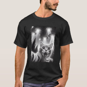 Cat Selfie With Alien UFO Funny Cat Gifts For Men T-Shirt