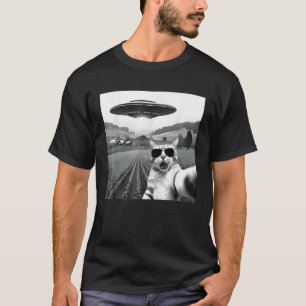 Cat Selfie With Alien Ufo Funny Cat Gifts For Men T-Shirt