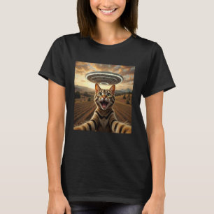 Cat Selfie with Alien UFO Funny Cat Lovers Men Wom T-Shirt