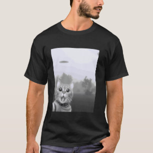 Cat Selfie With Alien UFO Funny Cat Mens Womens To T-Shirt