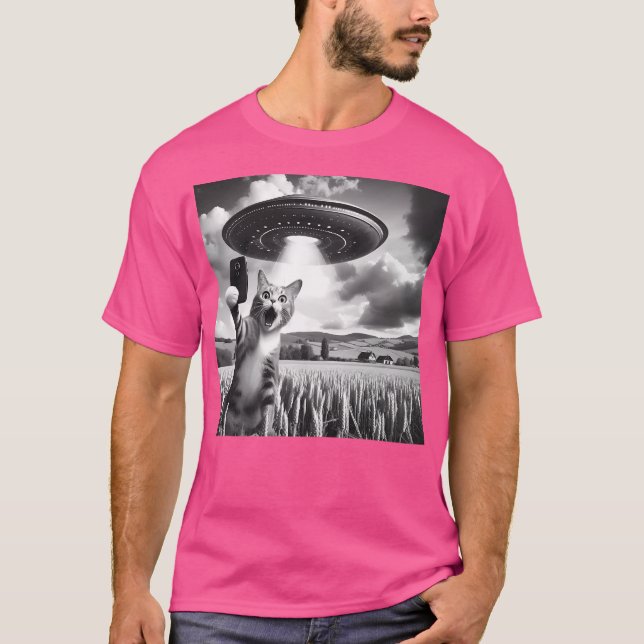 Cat Selfie With Alien Ufo Funny Cat T-Shirt (Front)