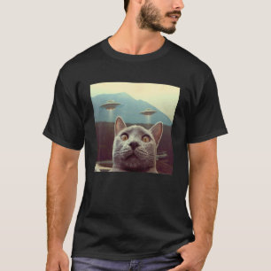 Cat Selfie With Alien UFO Spaceship Funny Cat Love T-Shirt