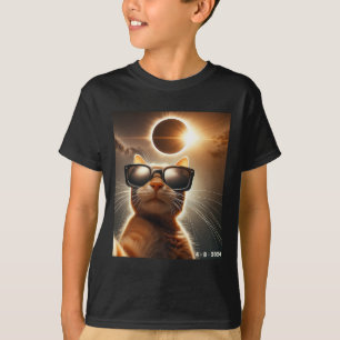 Cat Taking A Selfie With Solar 2024 Eclipse Wearin T-Shirt