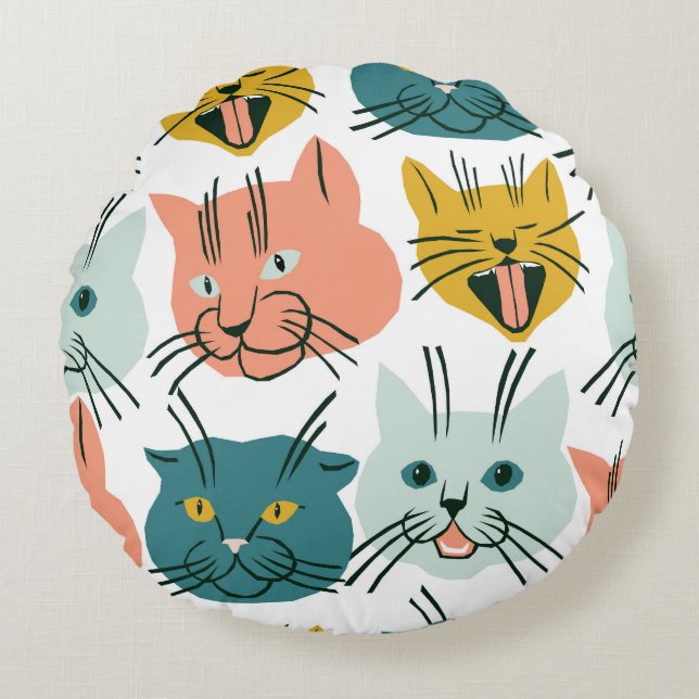 Cats Faces Funny Vintage Pattern. Round Cushion (Front)