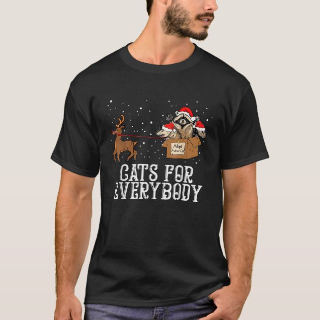 Cats For Everybody Christmas Street Cat Raccoon Po T-Shirt (Front)