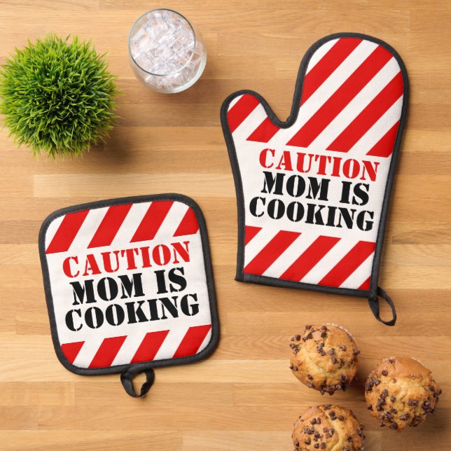 Caution Mum is cooking graphic cooks Oven Mitt & Pot Holder Set (Top Down)