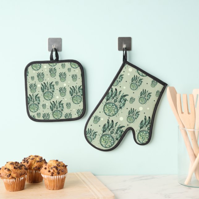 Celtic Knot Green Dreamcatcher Oven Mitt & Pot Holder Set (Insitu(Hanging))