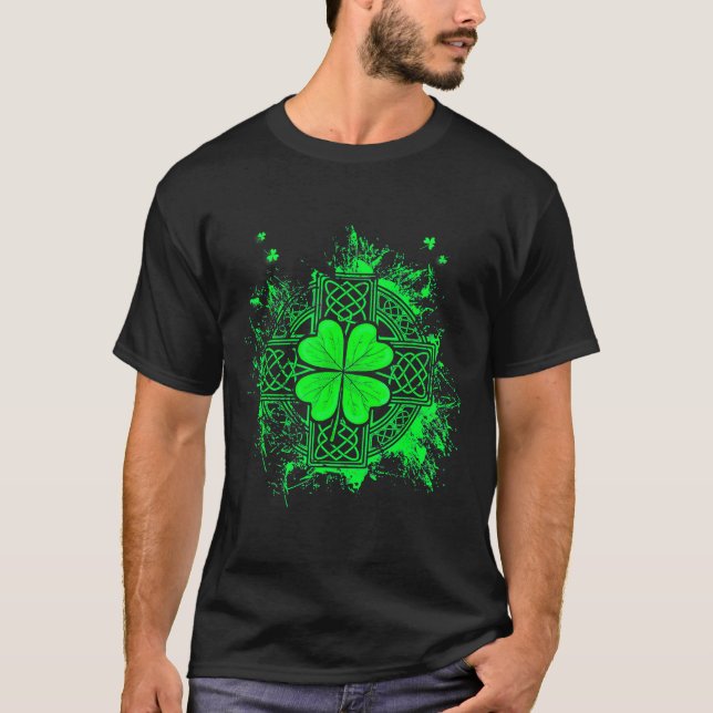 Celtic Knot Irish Shamrock Three Leaf Clover St Pa T-Shirt (Front)