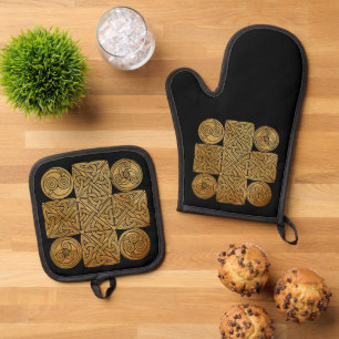 Celtic Knotwork Cross Oven Mitt & Pot Holder Set