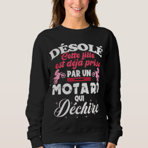 Cette fille est déjà prise par motard qui déchire sweatshirt