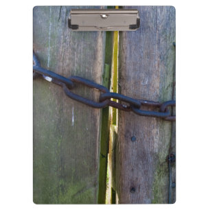 Chain on wood clipboard
