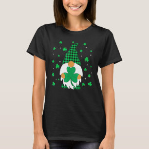 Chapeau Plaid Gnome Holding Clover Shamrock St Pat T-Shirt