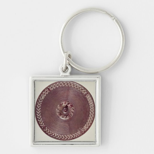 Chariot wheel decoration with openwork border key ring (Front)