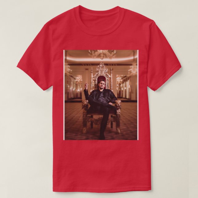 Charlie hunnam actor T-Shirt (Design Front)