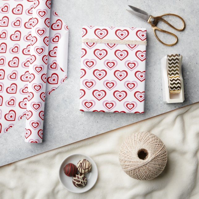 Charming Layered Hearts Wrapping Paper (Crafts)