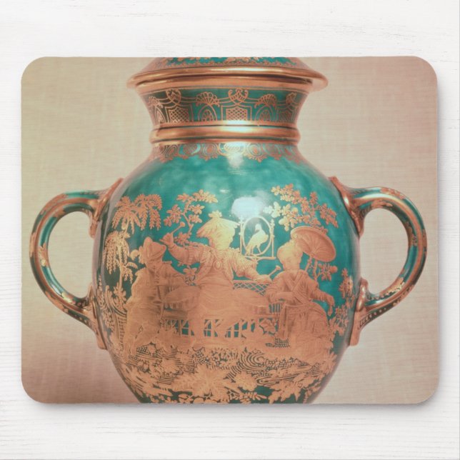 Chelsea vase and lid with gilt chinoiserie mouse mat (Front)