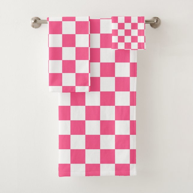 Chequered Hot Pink and White Bath Towel Set (Insitu)