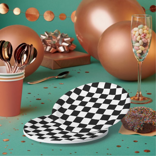 Chequered squares black and white geometric retro paper plate (Multi)