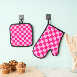 Chequered squares light hot pink geometric retro oven mitt & pot holder set