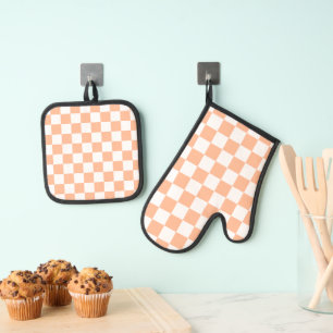 Chequered squares peach white geometric retro oven mitt & pot holder set