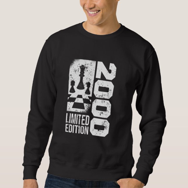 Chess-game 2000 Birthday Chess Pieces Chess-player Sweatshirt (Front)