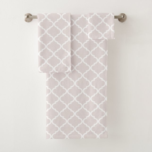 Chic Almost Mauve Big Moraccan Quatrefoil Pattern Bath Towel Set (Insitu)