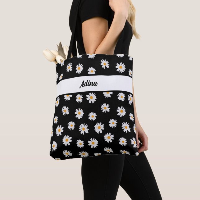 Chic daisy flowers pattern on black background tote bag (Close Up)