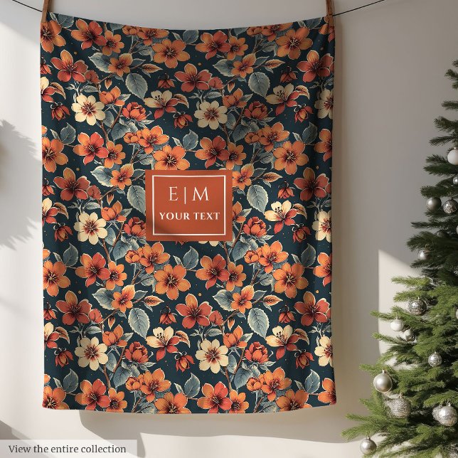 Chic pastel green blanket with autumn flowers (Chic pastel green blanket with autumn flowers)