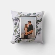 Chic Prints: Trending Throw Pillow Designs