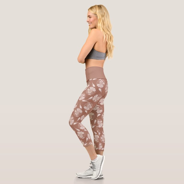 Chic trendy bold mocha brown dahlia capri leggings (Left)