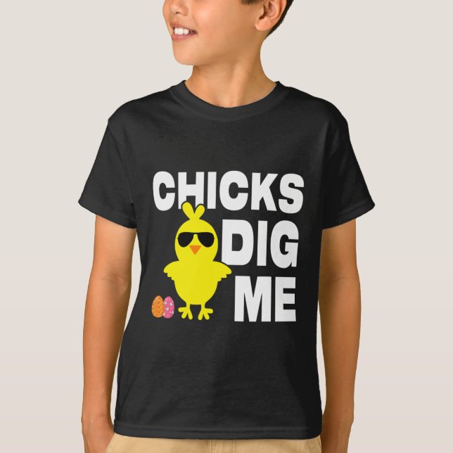 Chicks Dig Me Men Boys Funny Easter Egg Hunting  T-Shirt (Front)