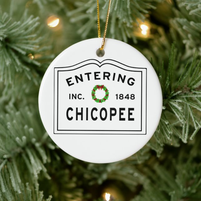 Chicopee, MA Holiday Wreath Ceramic Ornament (Tree)