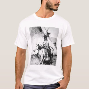 'Chief Looking Glass', c.1875 (b/w photo) T-Shirt