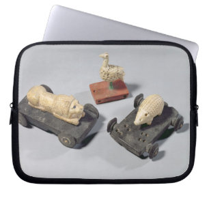 Children's toys: a hedgehog, a lion and a dove, Su Laptop Sleeve