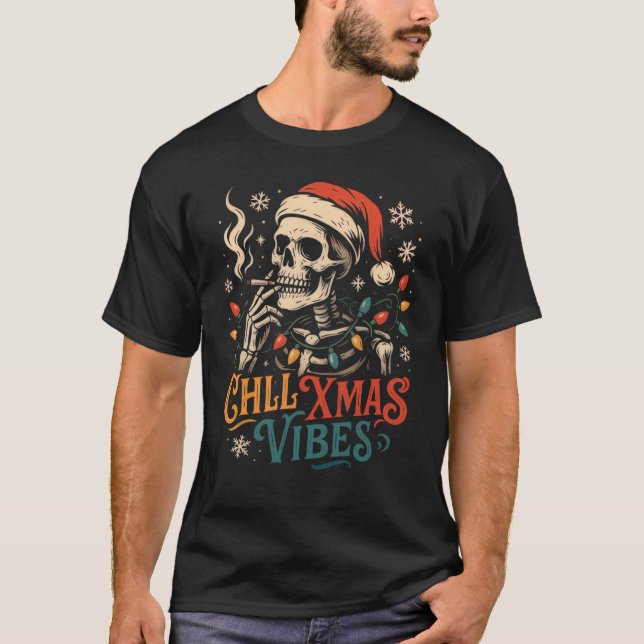 "Chill Xmas Vibes Skeleton Santa Smoking Cool Chri T-Shirt (Front)