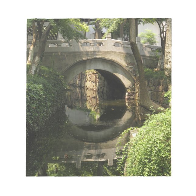 China, Nantong, an arched bridge forms a perfect Notepad (Front)