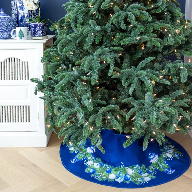 Chinoiserie Ginger Jar Christmas Tree Skirt (Chinoiserie Ginger Jar Christmas tree skirt)