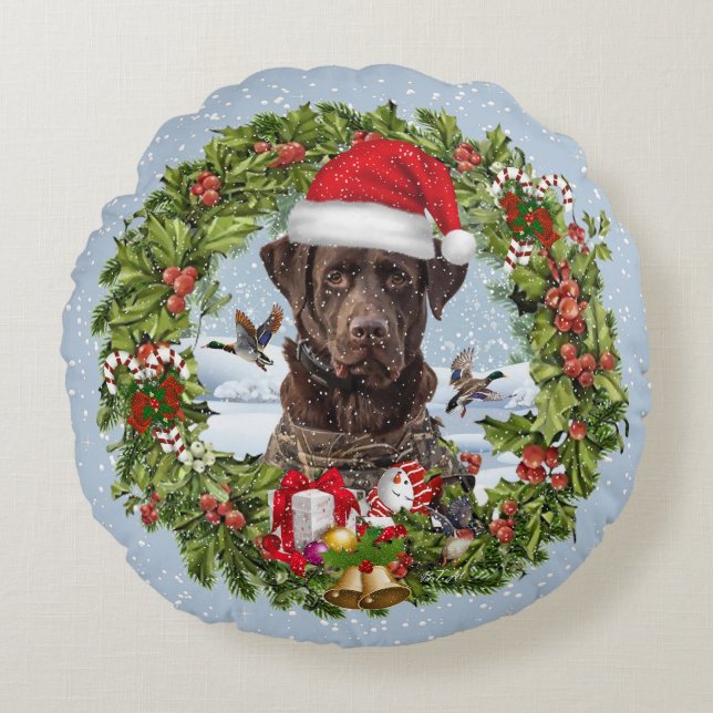 Chocolate Labrador Retriever,  Christmas wreath  Round Cushion (Front)