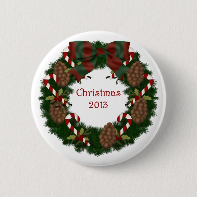 Christmas 2013 Pine Cone Wreath with Text 6 Cm Round Badge (Front)