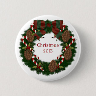 Christmas 2013 Pine Cone Wreath with Text 6 Cm Round Badge