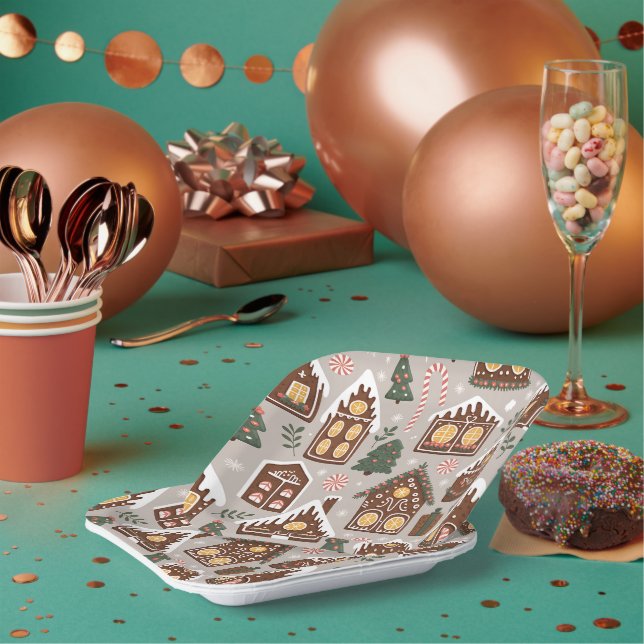 Christmas Gingerbread Houses Holiday Pattern Paper Plate (Multi)
