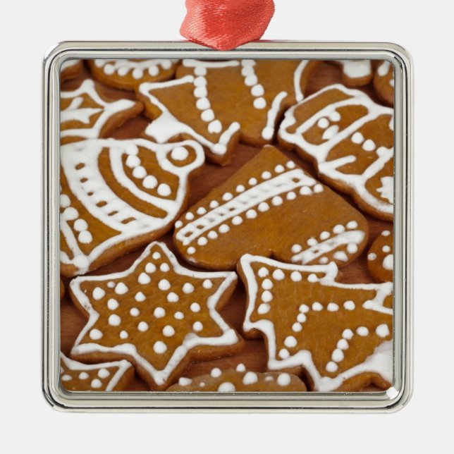 Christmas Holiday Gingerbread Cookies Metal Tree Decoration (Front)