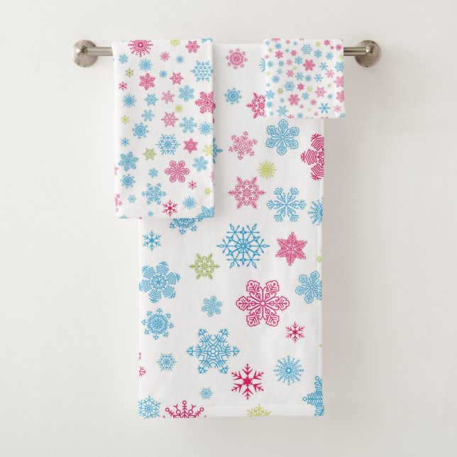 Christmas Holiday Snowflake Pattern Bath Towel Set (Insitu)