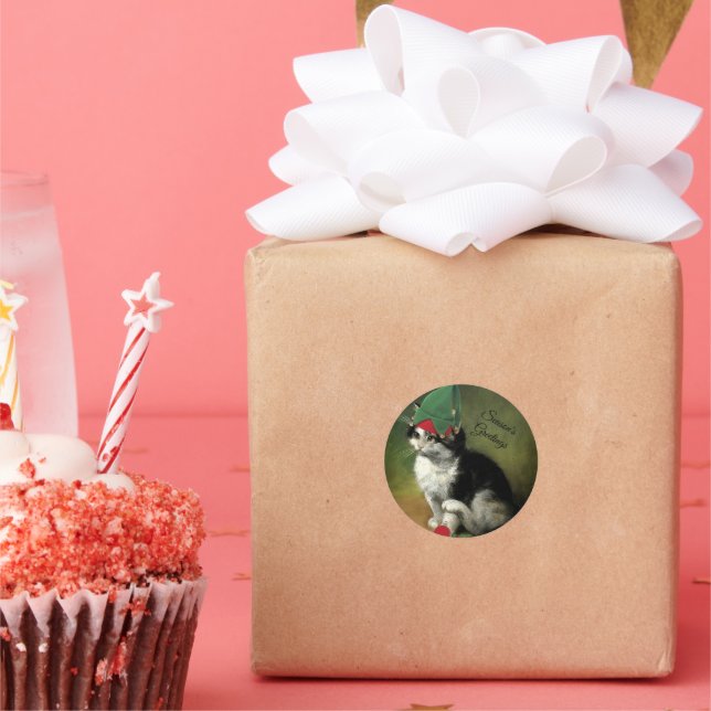 Christmas Kitten - Season's Greetings Classic Round Sticker (Party)