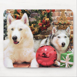 Christmas - Siberian Huskies - Bailey and Katya Mouse Mat